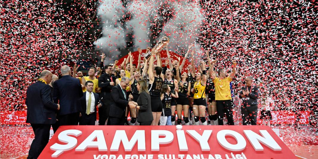 Zehra Güneş ve arkadaşlarından çılgın kutlama 8